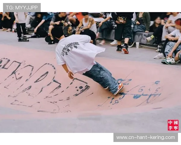 成都滑板队在极限运动联赛中的灵活性表现值得关注与赞赏